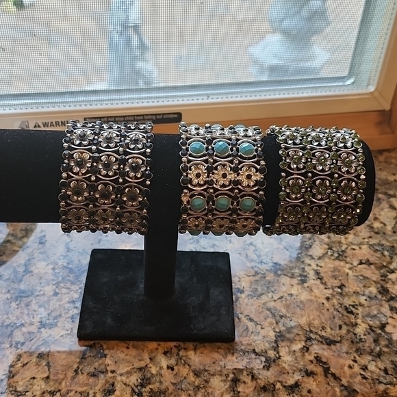 Jewelry Bundle of 3 stretch bracelets - Picture 3 of 5